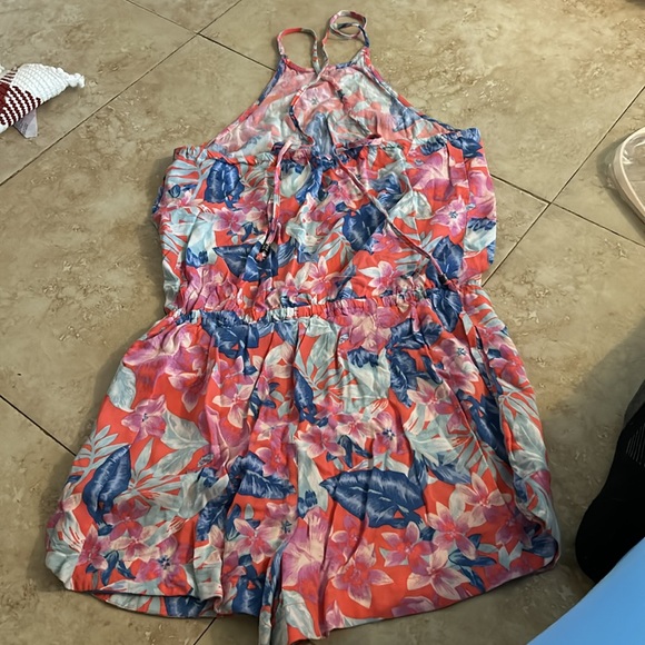 🎀🌅🌺AEO Pink Floral Romper XS - Picture 3 of 7